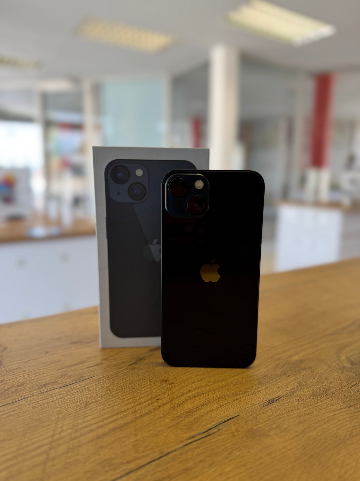 Pre-Owned iPhone 13 - Midnight