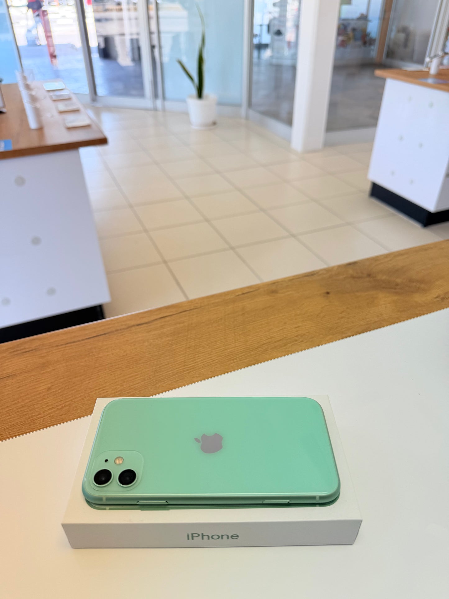 Pre-Owned iPhone 11 - Green
