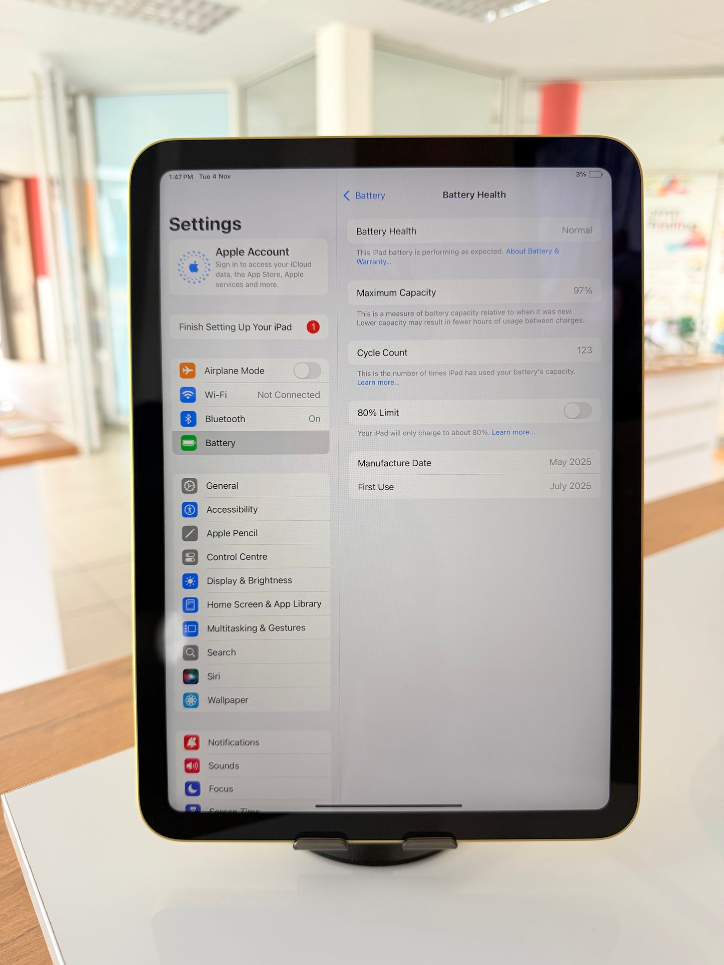 Pre-Owned iPad (A16) 128GB WiFi - Yellow