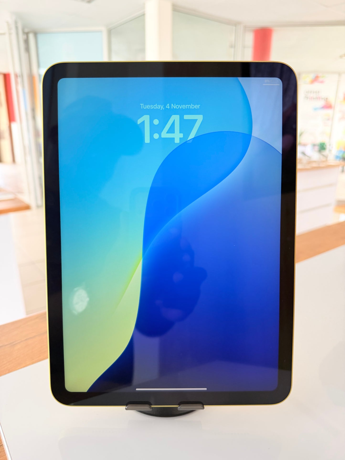 Pre-Owned iPad (A16) 128GB WiFi - Yellow