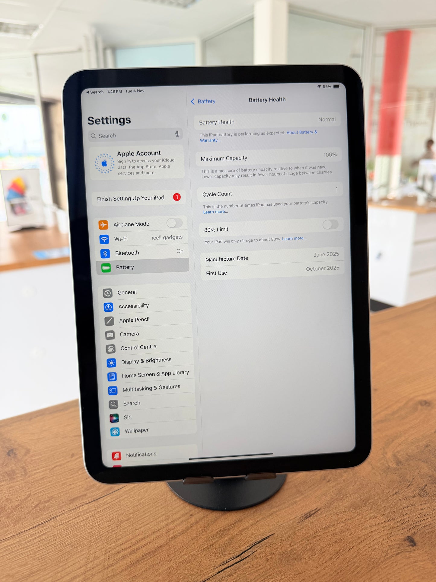 Pre-Owned iPad (A16) 128GB WiFi - Gray